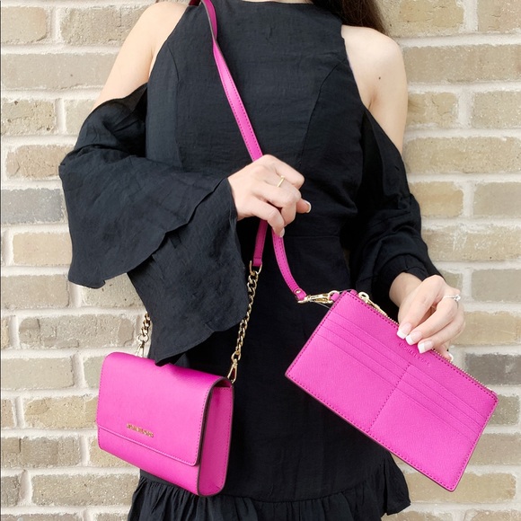 ‼️SALE‼️Michael kors crossbody +free clutch insert - Picture 3 of 6